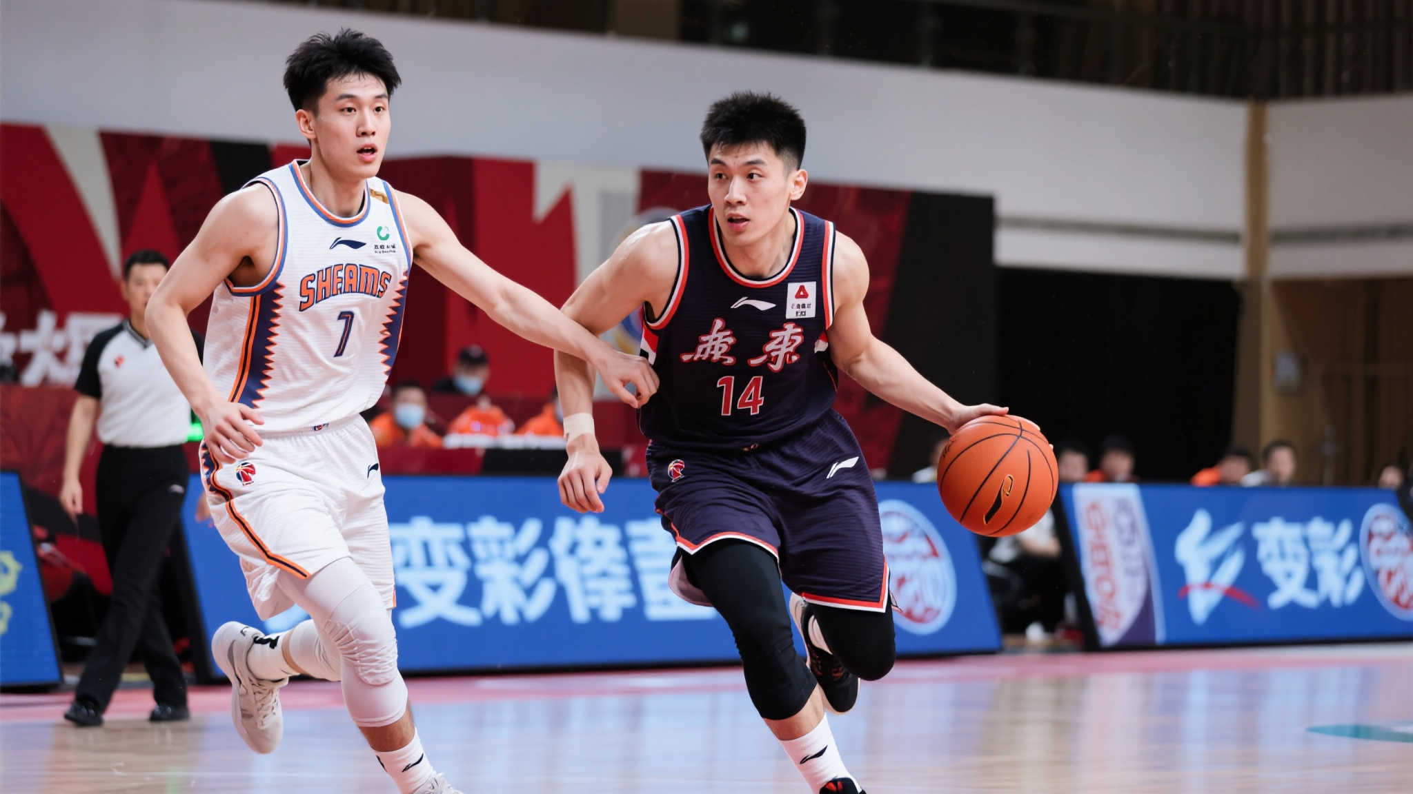 清华遭遇挑战：CUBAL上交半场43-33领先，顿家威高效14分杨曦皓陷入得分荒